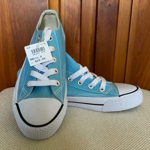 Airwalk Converse Look alike Sneakers